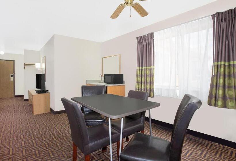 모텔 Super 8 By Wyndham Bloomfield