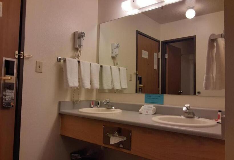 모텔 Super 8 By Wyndham Bloomfield