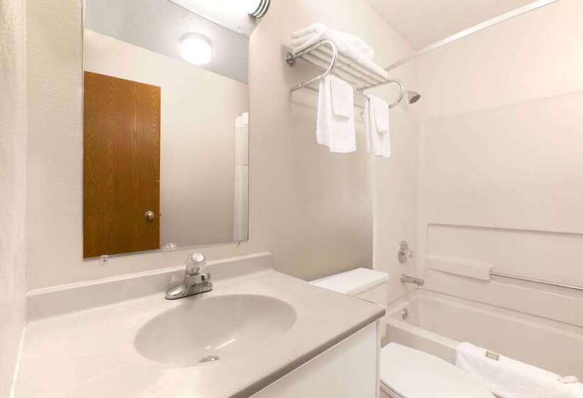 מוטל Super 8 By Wyndham Boonville