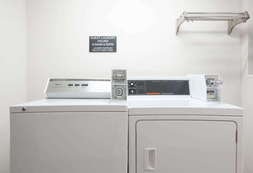 מוטל Super 8 By Wyndham Boonville