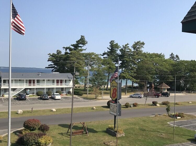 مُتل Super 8 By Wyndham Bridgeview Of Mackinaw City