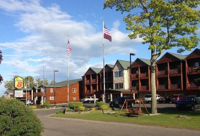 汽车旅馆  Super 8 By Wyndham Bridgeview Of Mackinaw City