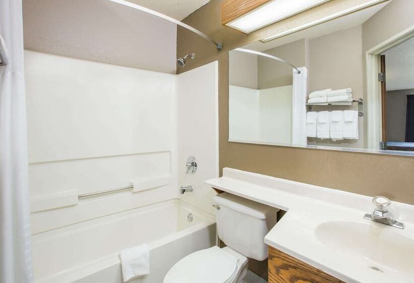 فندق على الطريق Super 8 By Wyndham Brookings