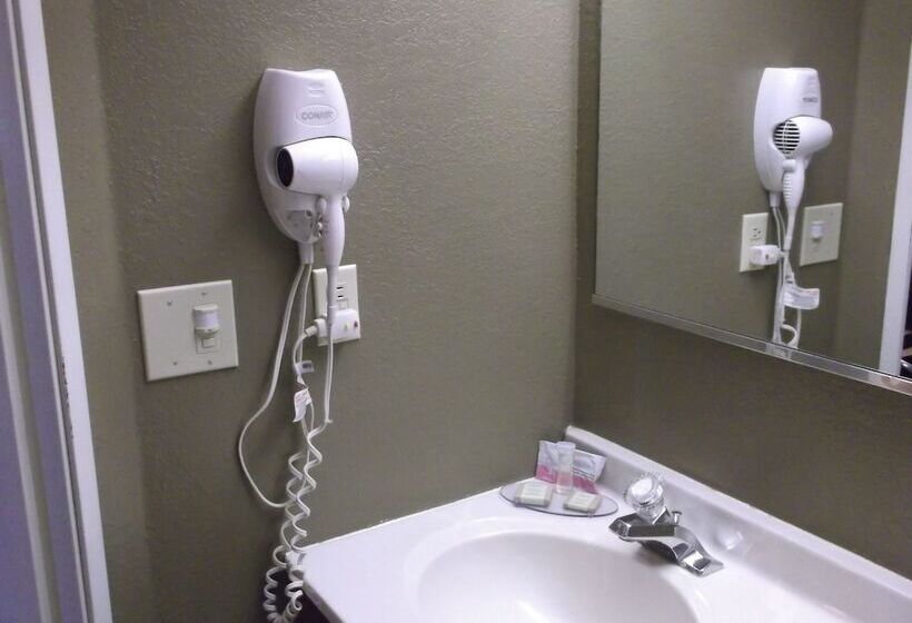 فندق على الطريق Super 8 By Wyndham Brookings