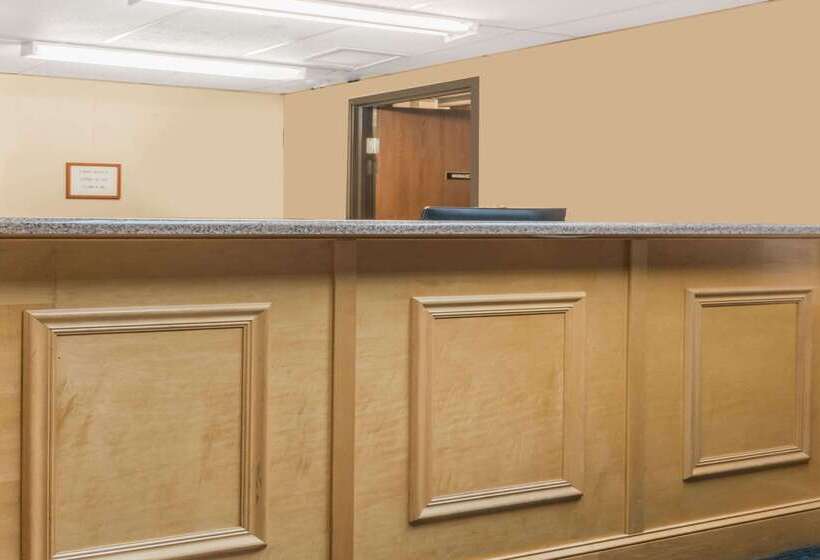 فندق على الطريق Super 8 By Wyndham Brooklyn Center/mpls