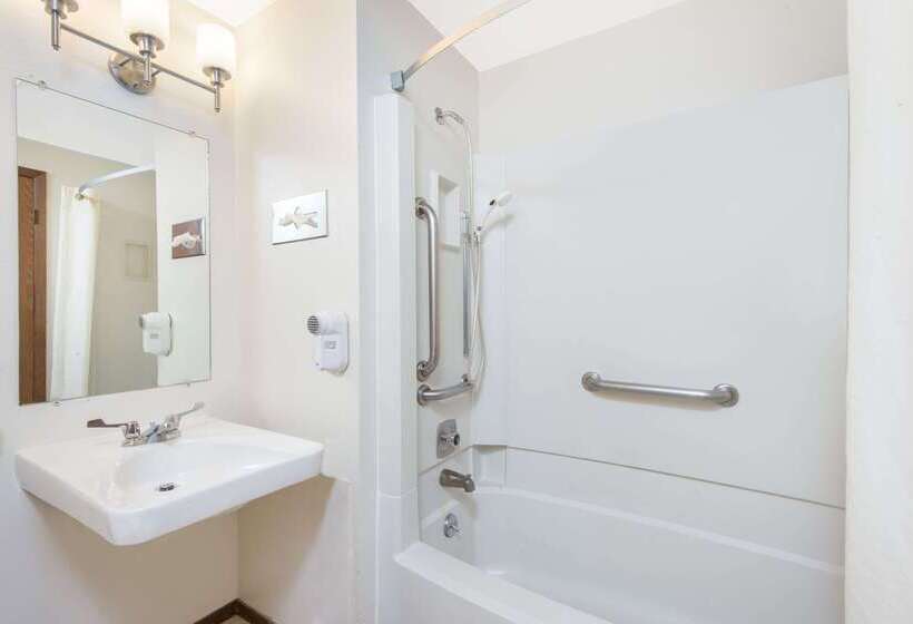 فندق على الطريق Super 8 By Wyndham Buffalo