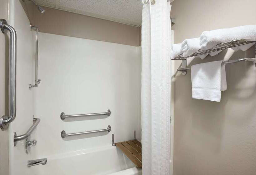 فندق على الطريق Super 8 By Wyndham Cameron