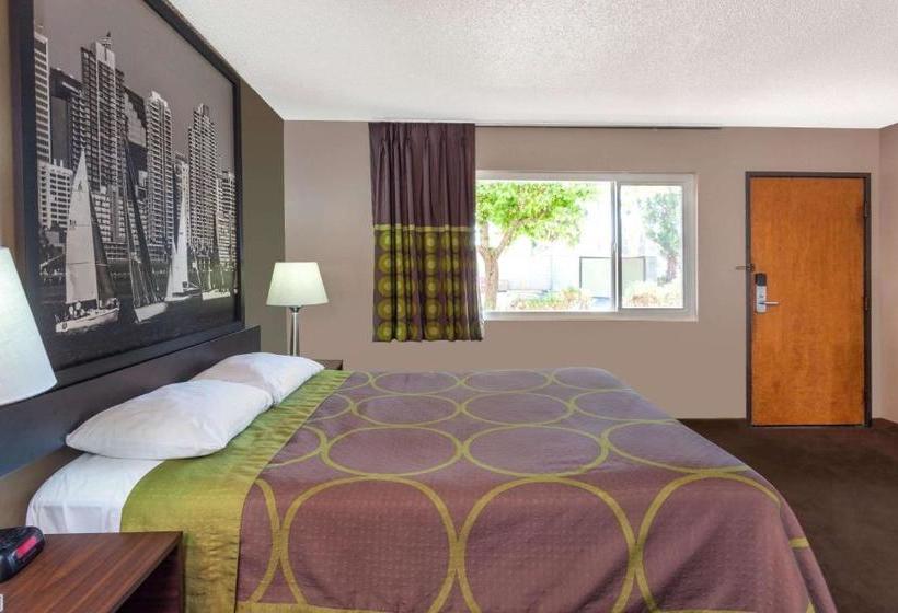 فندق على الطريق Super 8 By Wyndham Canoga Park
