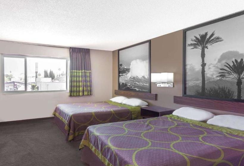 فندق على الطريق Super 8 By Wyndham Canoga Park