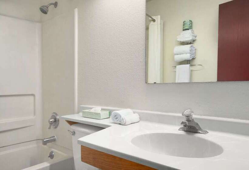 מוטל Super 8 By Wyndham Canton/livonia Area