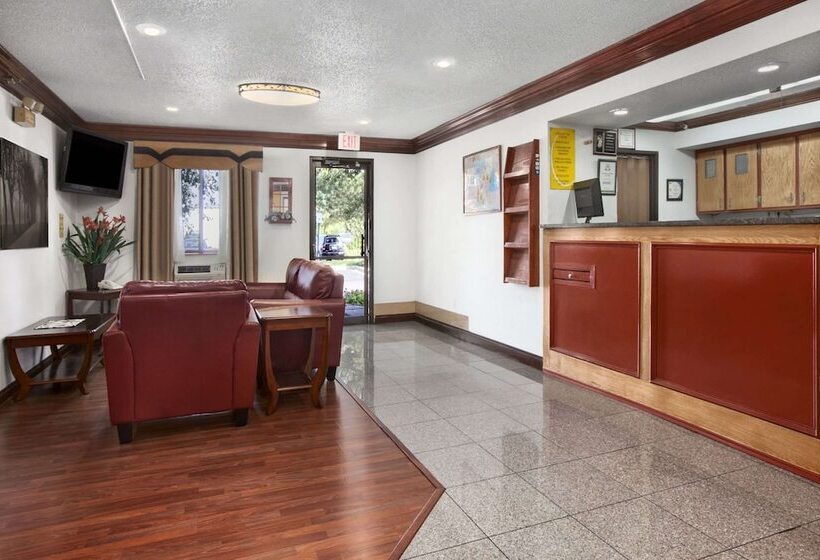 מוטל Super 8 By Wyndham Canton/livonia Area