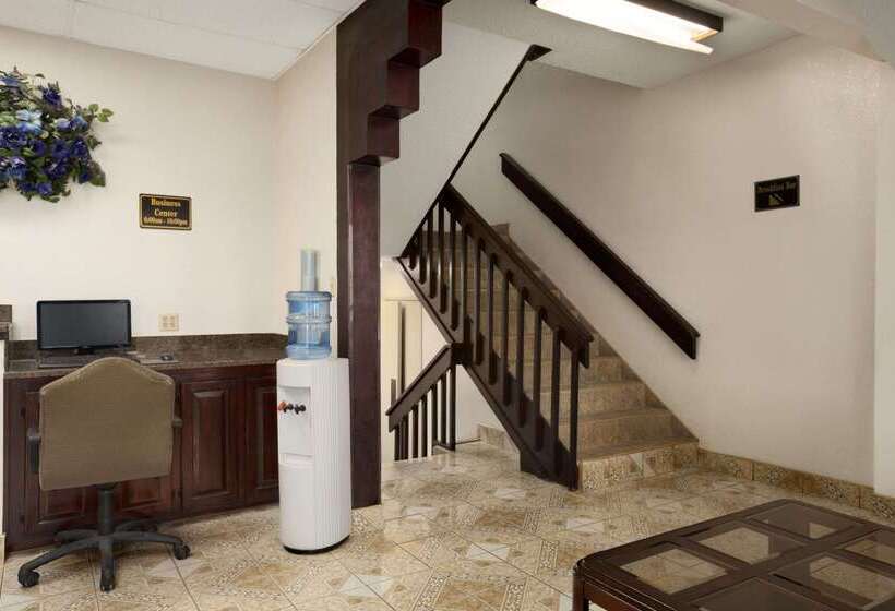 汽车旅馆  Super 8 By Wyndham Carlsbad