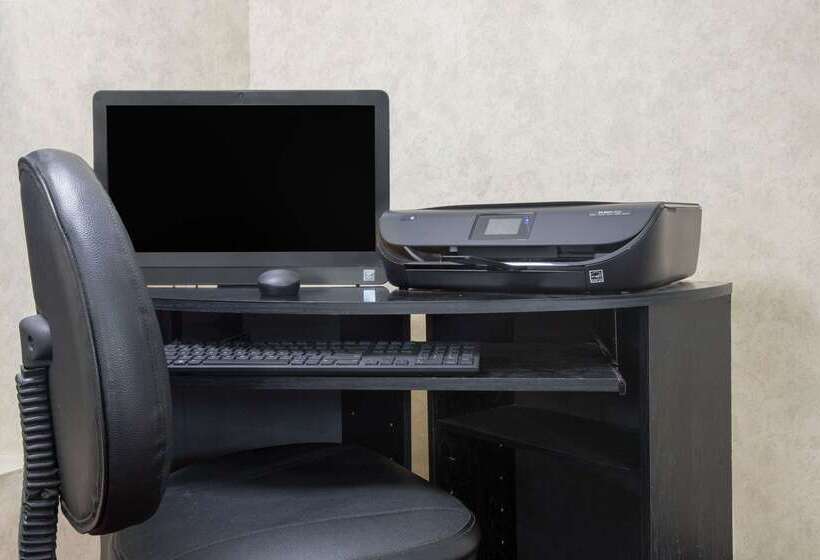 Мотель Super 8 By Wyndham Casper West By The River