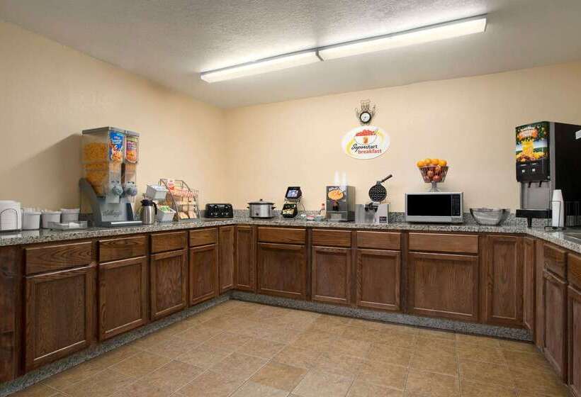 모텔 Super 8 By Wyndham Cedar Rapids