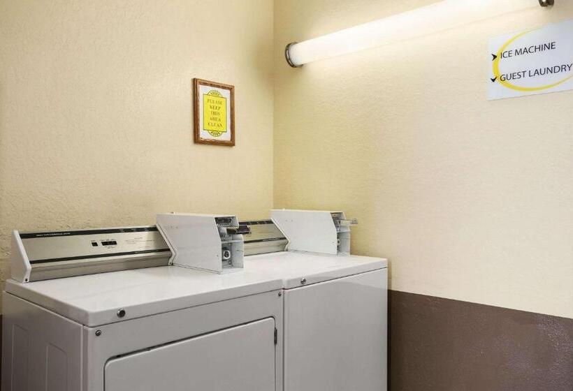 모텔 Super 8 By Wyndham Cedar Rapids