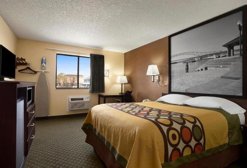 مُتل Super 8 By Wyndham Cedar Rapids