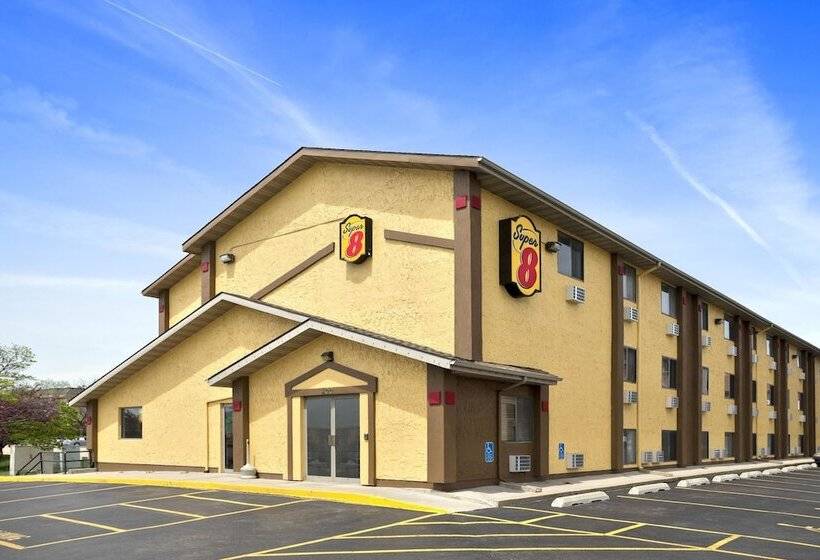 مُتل Super 8 By Wyndham Cedar Rapids
