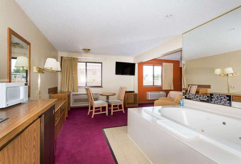 مُتل Super 8 By Wyndham Chadron Ne