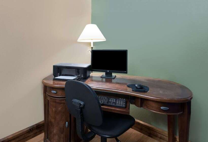 汽车旅馆  Super 8 By Wyndham Chamberlain Sd