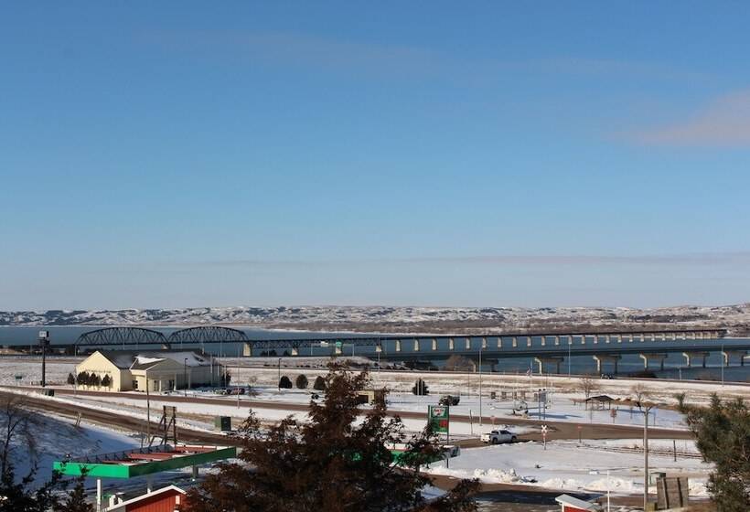 汽车旅馆  Super 8 By Wyndham Chamberlain Sd