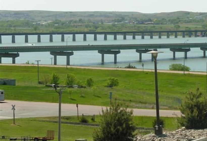 汽车旅馆  Super 8 By Wyndham Chamberlain Sd