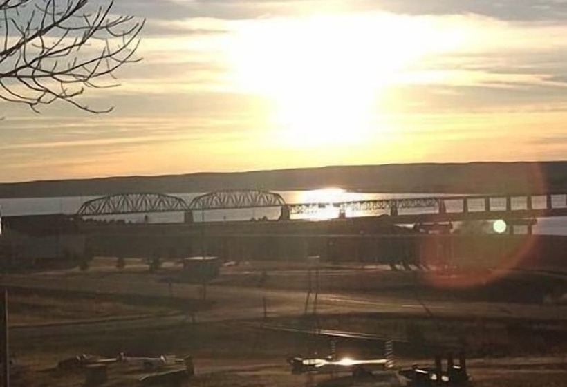 汽车旅馆  Super 8 By Wyndham Chamberlain Sd