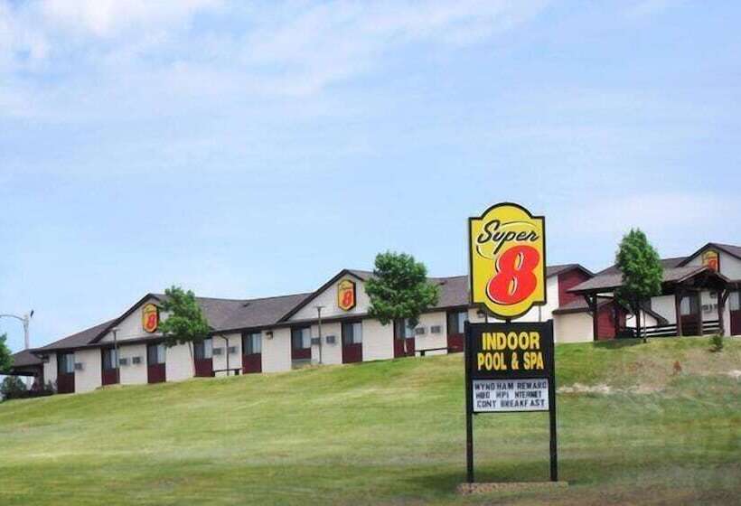 汽车旅馆  Super 8 By Wyndham Chamberlain Sd