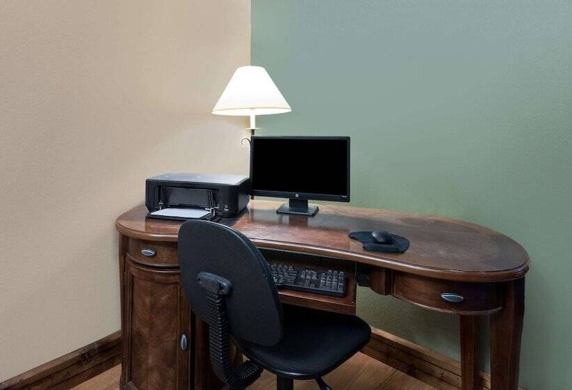 汽车旅馆  Super 8 By Wyndham Chamberlain Sd