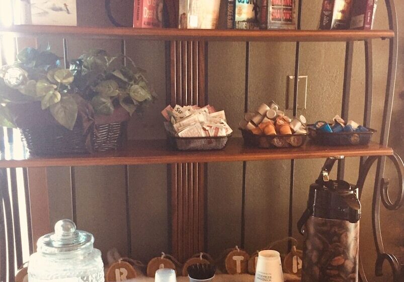 汽车旅馆  Super 8 By Wyndham Chamberlain Sd