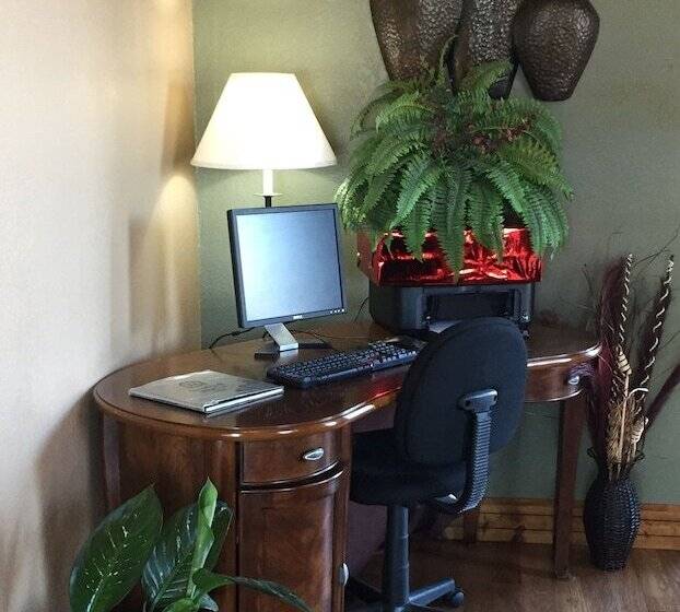 汽车旅馆  Super 8 By Wyndham Chamberlain Sd