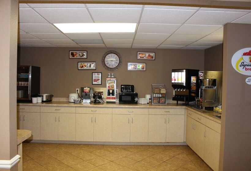 汽车旅馆  Super 8 By Wyndham Chamberlain Sd