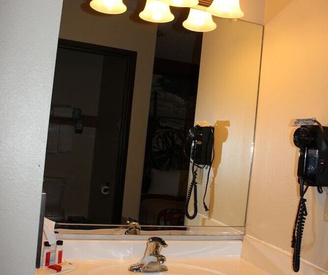 汽车旅馆  Super 8 By Wyndham Chamberlain Sd