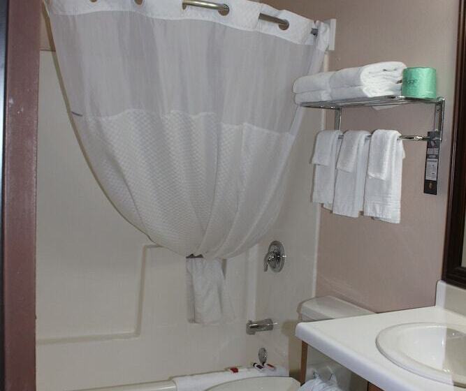 汽车旅馆  Super 8 By Wyndham Chamberlain Sd