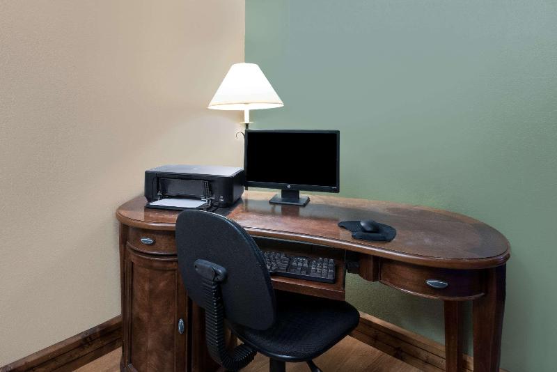 汽车旅馆  Super 8 By Wyndham Chamberlain Sd