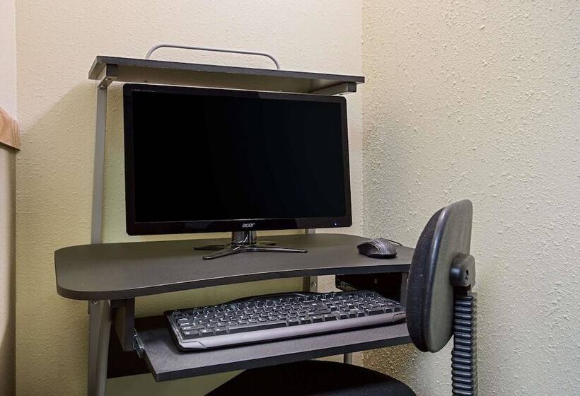 فندق على الطريق Super 8 By Wyndham Charles City