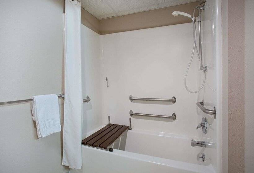 فندق على الطريق Super 8 By Wyndham Charles City