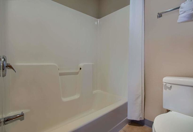 فندق على الطريق Super 8 By Wyndham Charles City