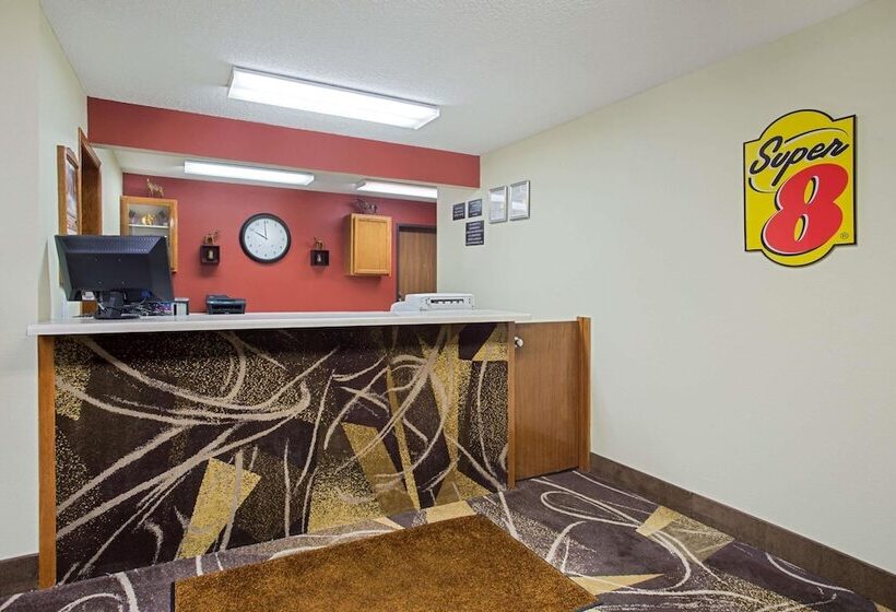 فندق على الطريق Super 8 By Wyndham Charles City