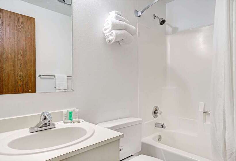 فندق على الطريق Super 8 By Wyndham Chaska