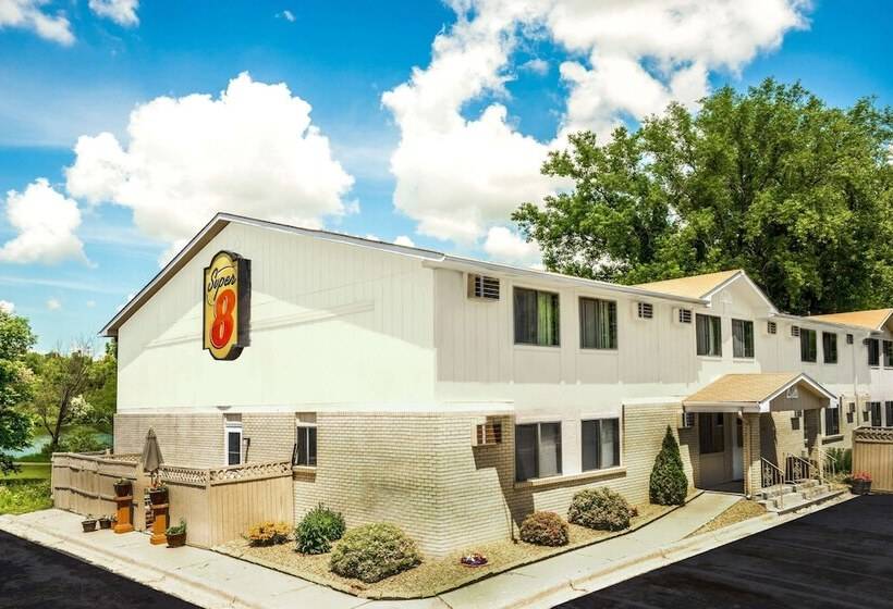 فندق على الطريق Super 8 By Wyndham Chaska