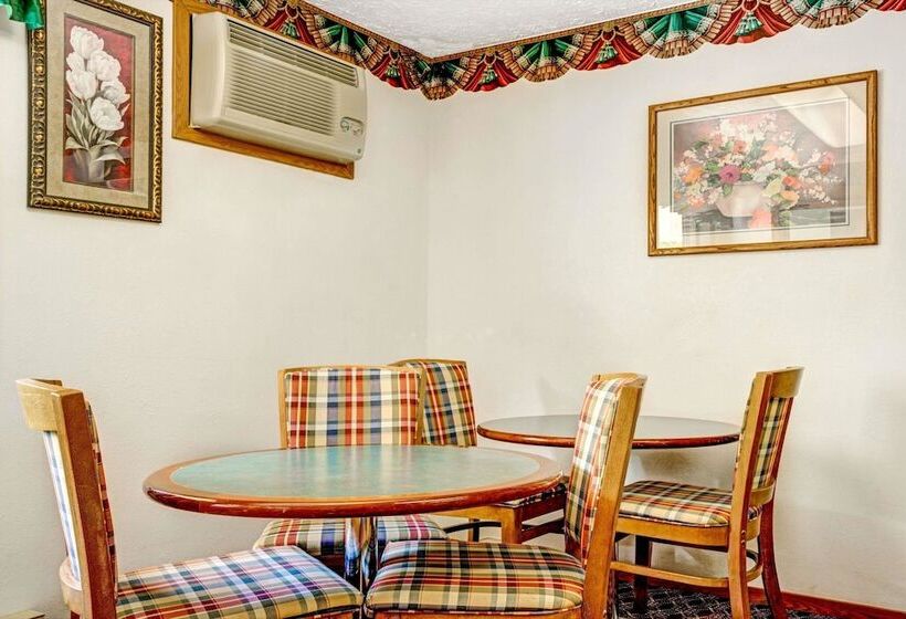 فندق على الطريق Super 8 By Wyndham Chaska