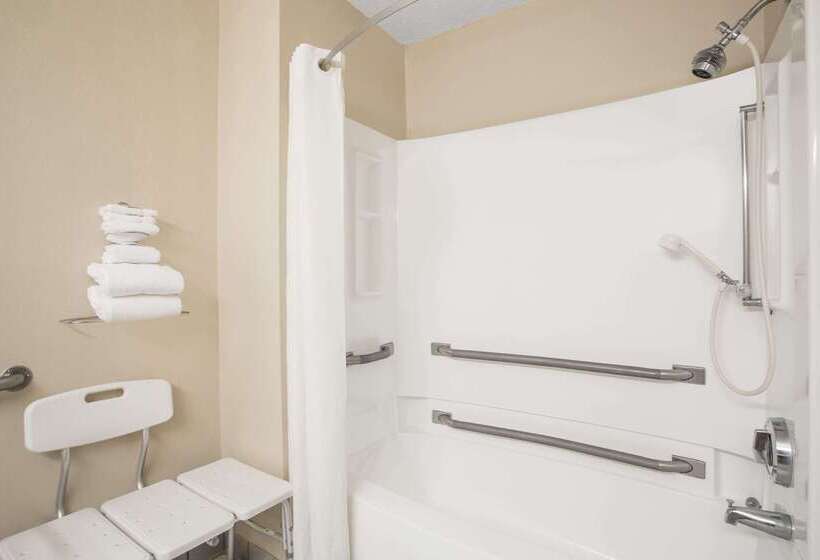 فندق على الطريق Super 8 By Wyndham Christiansburg/blacksburg Area