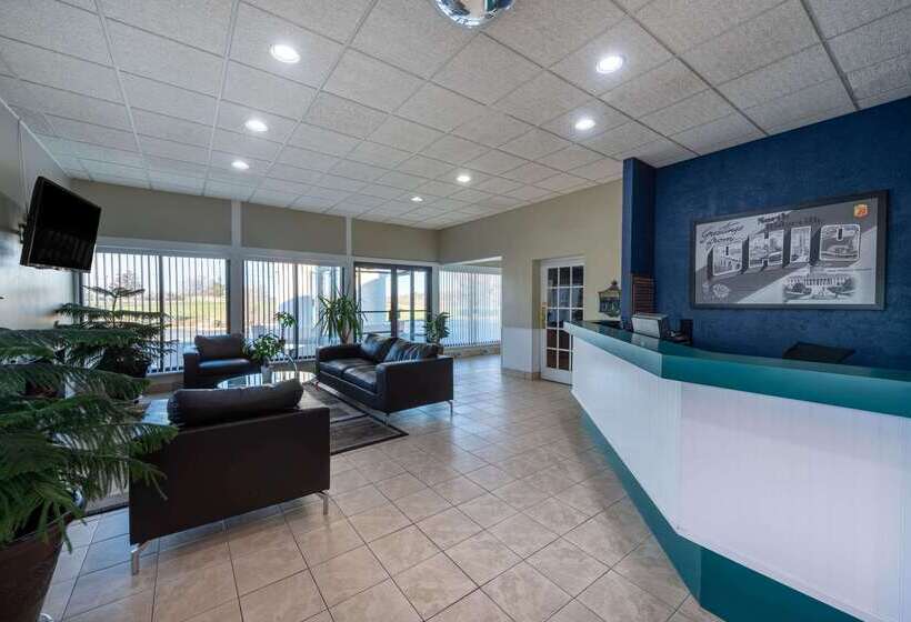 فندق على الطريق Super 8 By Wyndham Cleveland