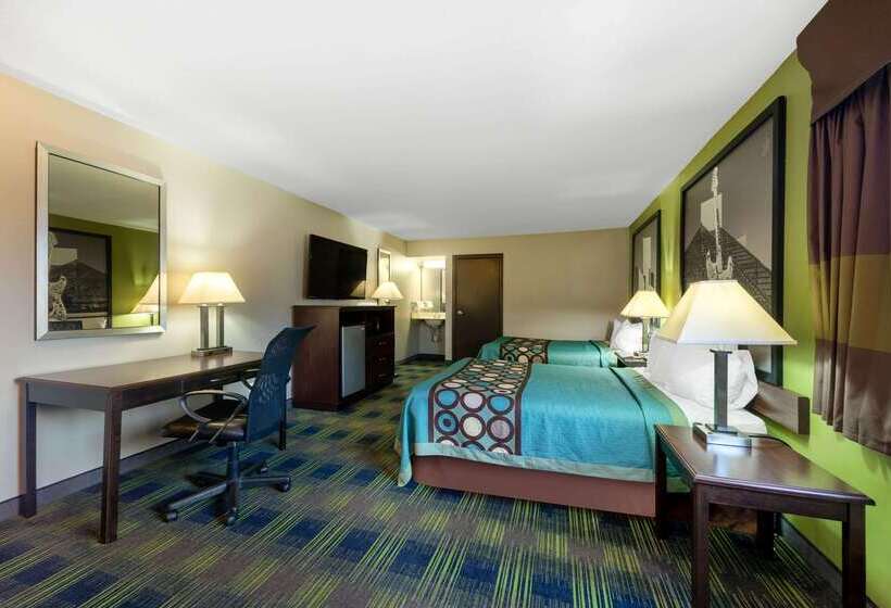 فندق على الطريق Super 8 By Wyndham Cleveland