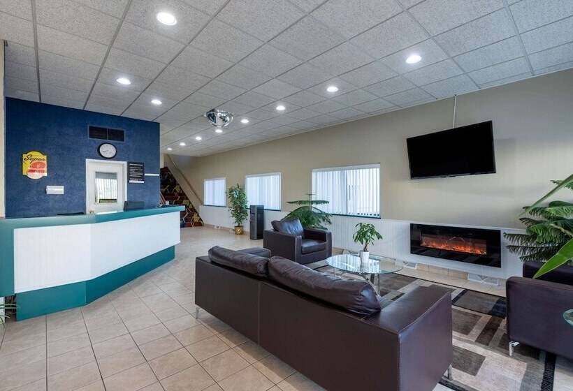 فندق على الطريق Super 8 By Wyndham Cleveland