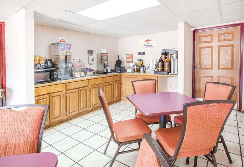 فندق على الطريق Super 8 By Wyndham Clinton