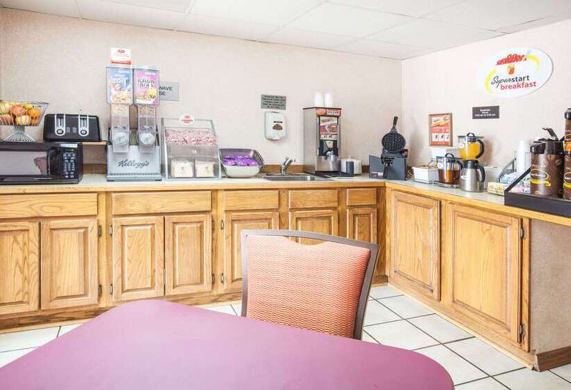 فندق على الطريق Super 8 By Wyndham Clinton