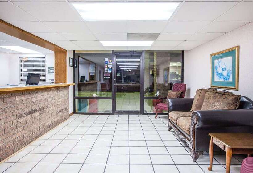 فندق على الطريق Super 8 By Wyndham Clinton