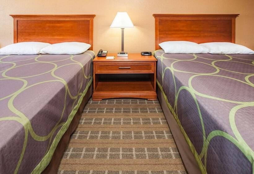 فندق على الطريق Super 8 By Wyndham Clinton