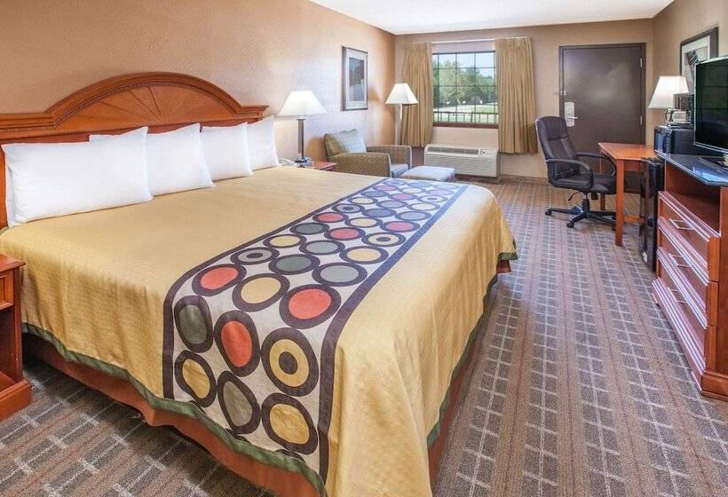 فندق على الطريق Super 8 By Wyndham Clinton